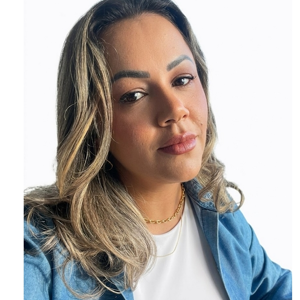 Paula Vanessa Curval Becker 